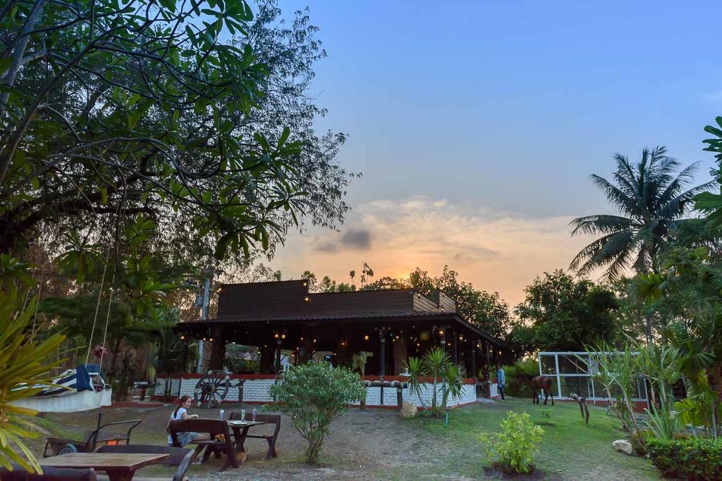 Cowboy Farm Resort Pattaya Ban Huai Yai Eksteriør bilde